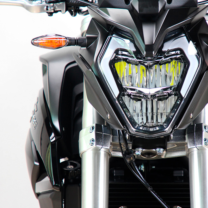 VOGE_DETALLE_500R_LUZ_DELANTERA