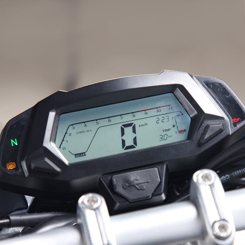 VOGE_DETALLE_500R_TABLERO